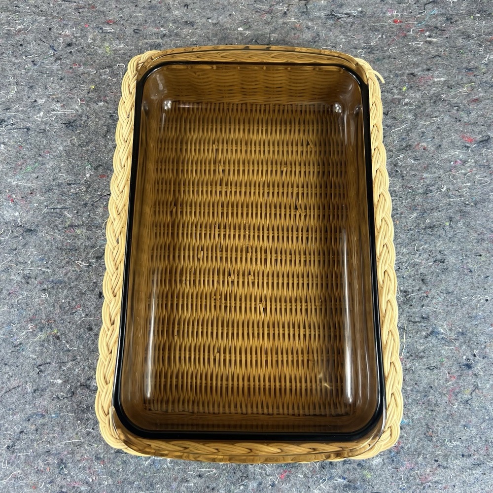 PYREX 232-N Amber Brown Baking Casserole Dish 11" x 7" Wicker Basket Holder N22